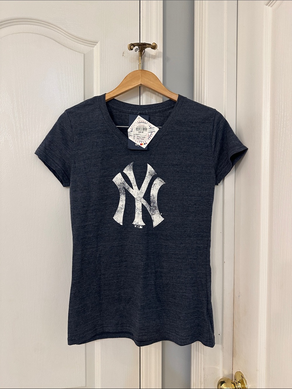 NWT Fanatics V-Neck Tee with Yankees Logo